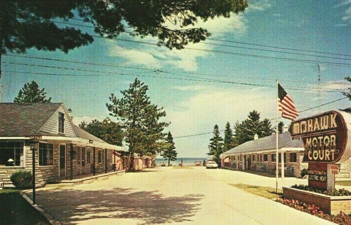 Mohawk Motel - Vintage Postcard